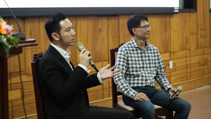 talking robotics blockchain in Hue Vietseeds event