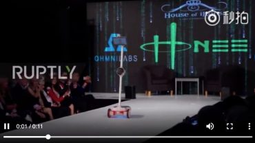 伦敦时装周 ohmnilabs 机器人